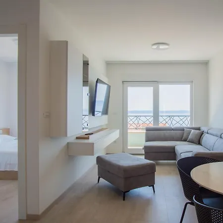 Il Mar - New With Garage *