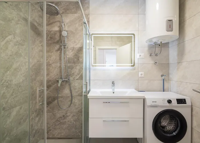 Il Mar - New With Garage Apartment *