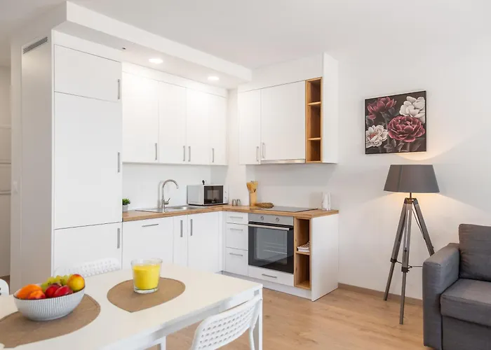 Il Mar - New With Garage Apartment *